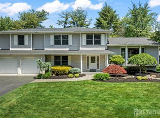 18 Pilgrim Run, East Brunswick, NJ 08816