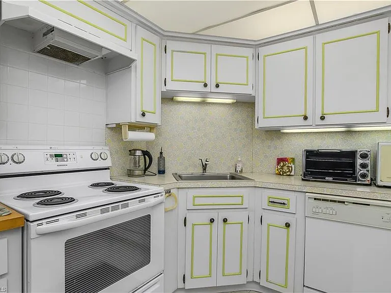 4005 Gulf Shore Blvd N #605 — Photo 8