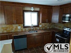 5th image of 733 Hecht Dr