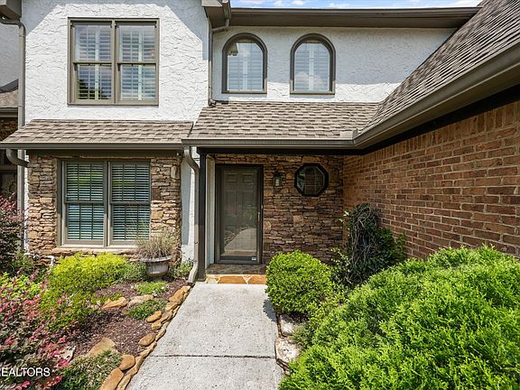 4th image of 946 Ethans Glen Dr