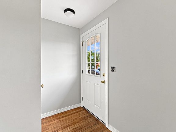 4th image of 76 Daley St