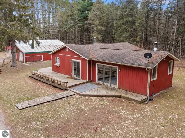 1781 S Pioneer Rd, Beulah, MI 49617