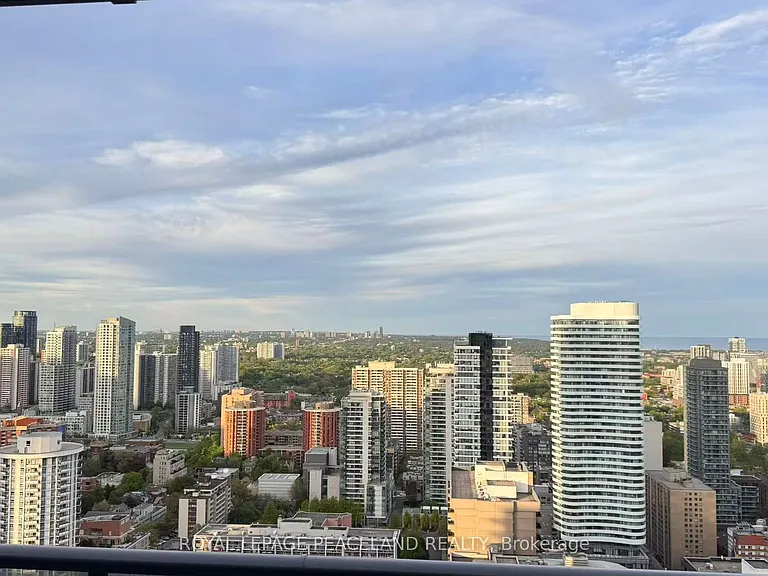 7 Grenville St #4206 — Photo 10