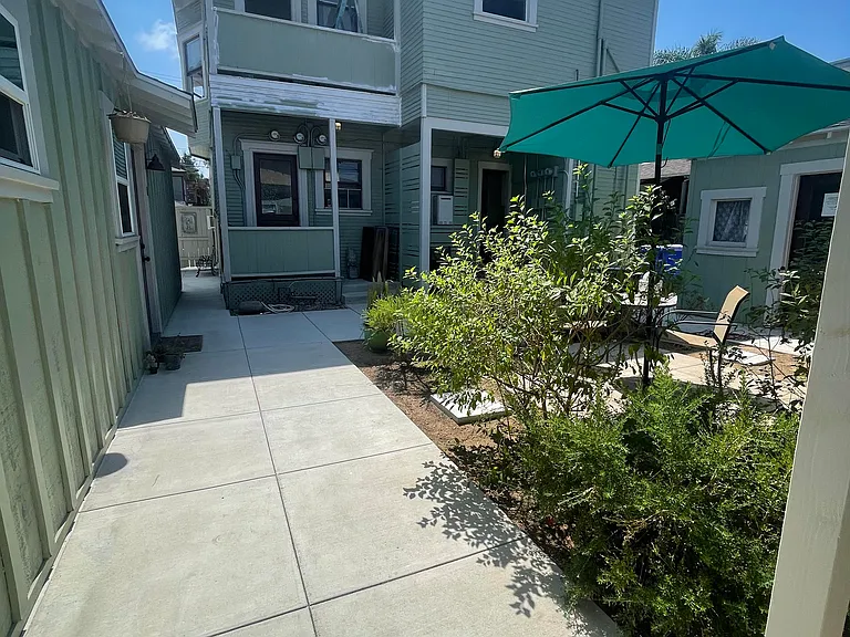 1066 Robinson Ave #1 — Photo 5