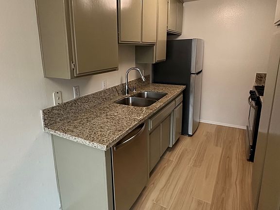 5th image of 3636 Watseka Ave APT 106