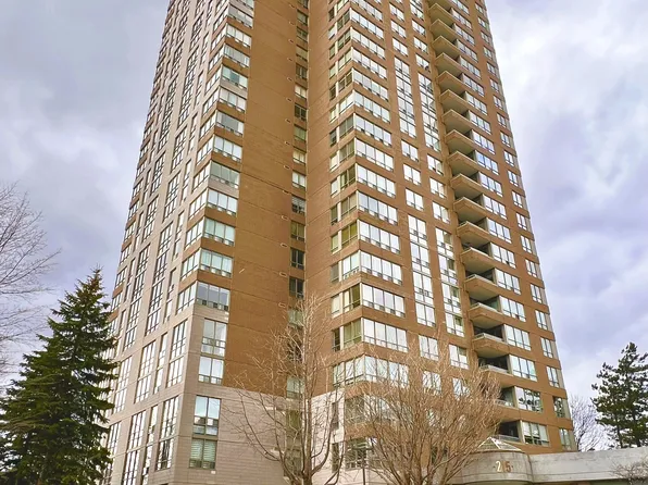 215 Wynford Dr, Toronto, ON