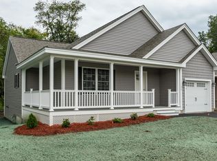 32 Brackett Ln, Hudson, NH 03051