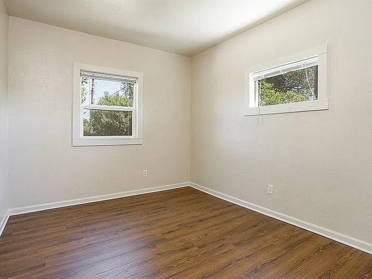 5068 10th Ave — Photo 6