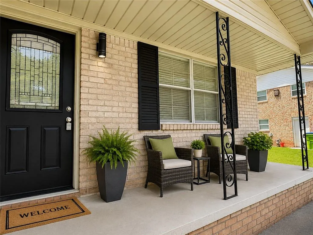4 bed, 1.5 bath, 1250 sqft, $2,495 — Photo 3