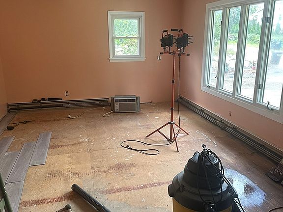 4th image of 28 Lyric St