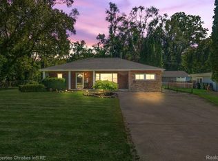 7750 Metz Dr, Shelby Township, MI 48316