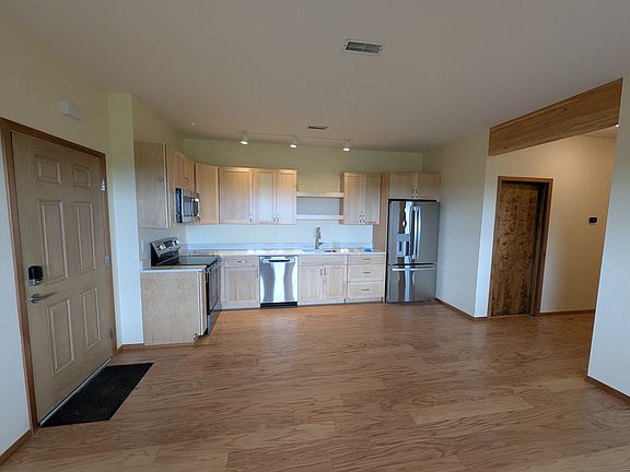 Full kitchen