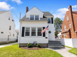 447 Macatee Pl, Mineola, NY 11501