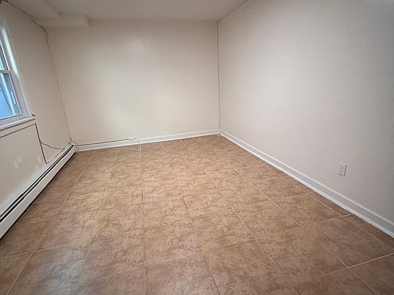 5th image of 2542 Colden Ave Floor 1