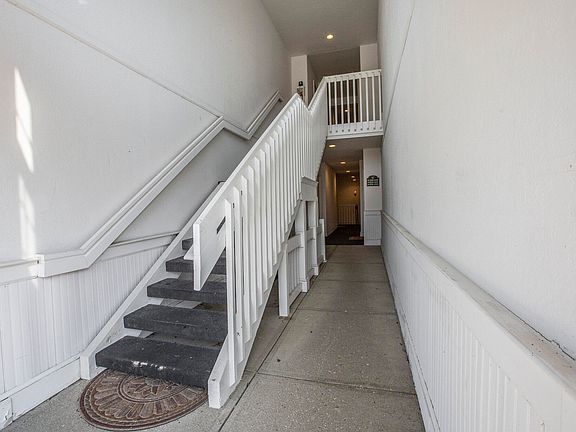 3rd image of 1221 Joyce Ln
