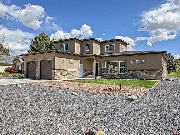 4th image of 1505 SE Stonebridge Drive