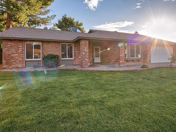 Beautiful front yard with natural grass and easy upkeep.