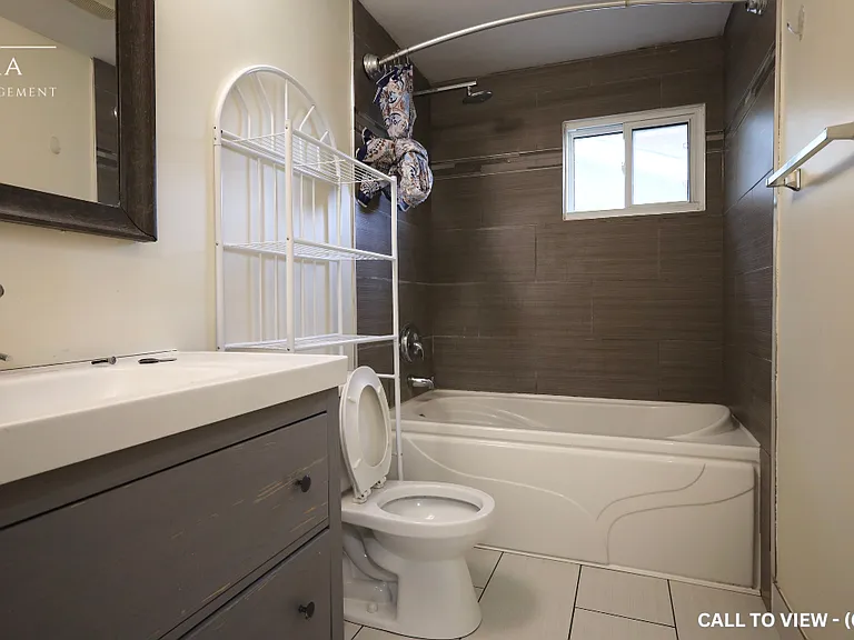 508 Pinetree Cres — Photo 8