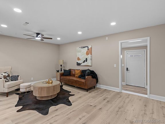 5th image of 304 Warren Rd