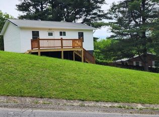 232 Overlook Dr, Chilhowie, VA 24319