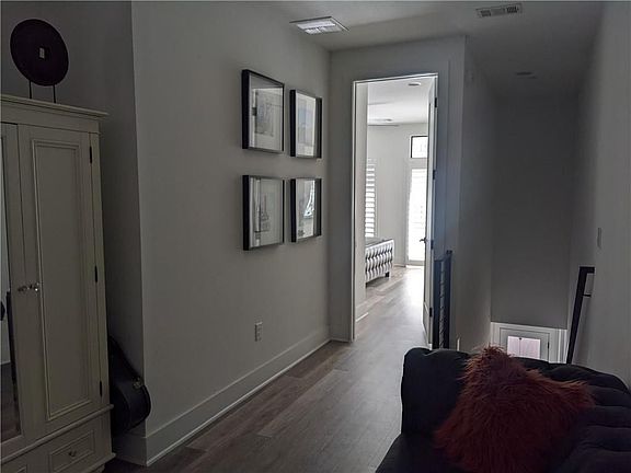 4th image of 607 W Saint Johns Ave #3