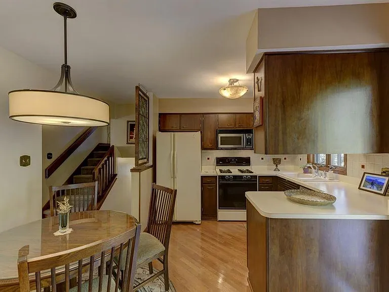 3051 Lakeside Dr — Photo 6