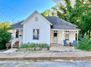 18 Singleton St, Eureka Springs, AR 72632