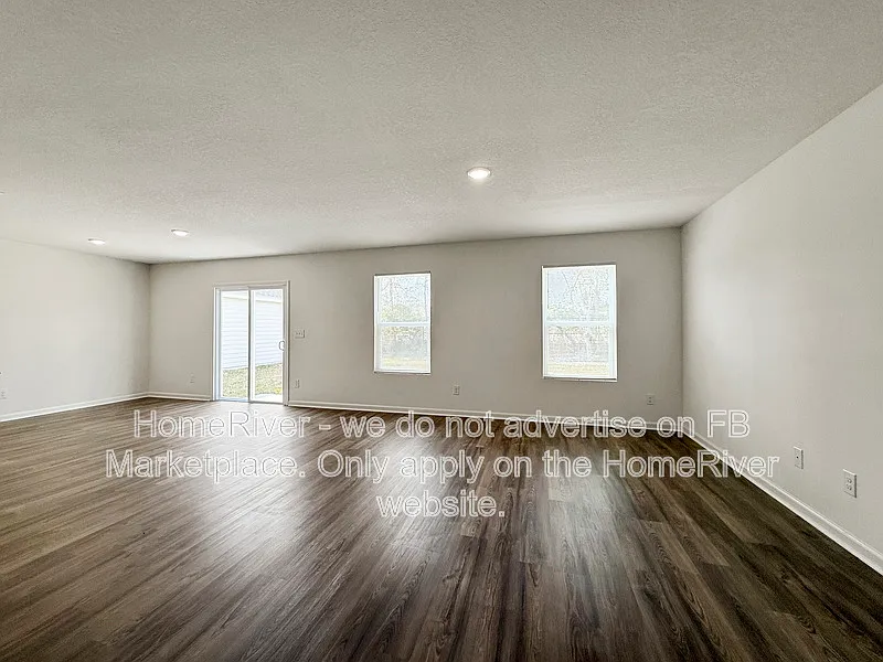 4 bed, 3.0 bath, 1965 sqft, $2,195 — Photo 4