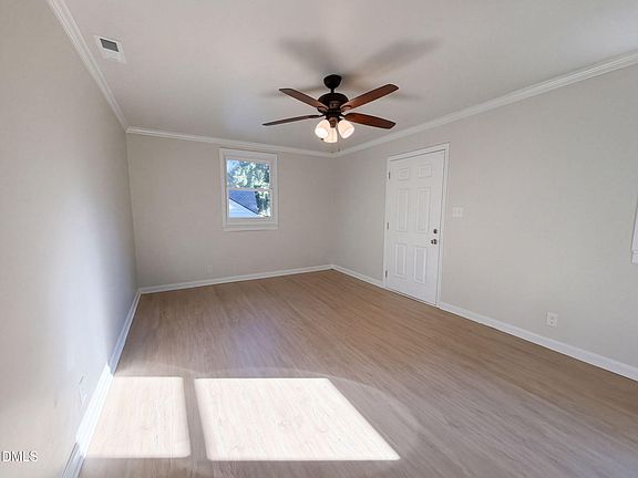 3rd image of 212 Red Oak Ave