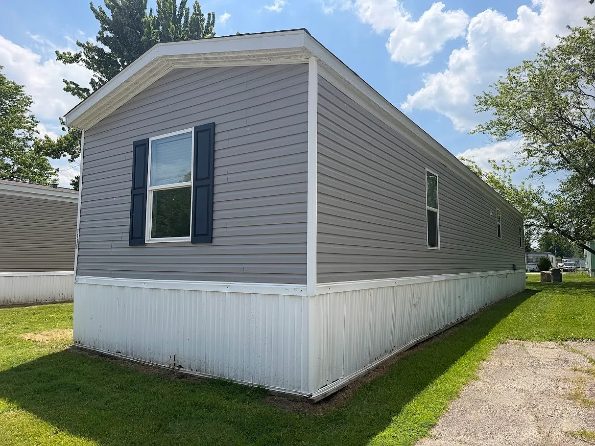 3 bed, 924 sqft, $999 — Photo 2