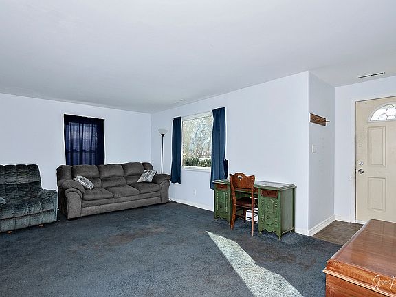 3rd image of 906 Woods St