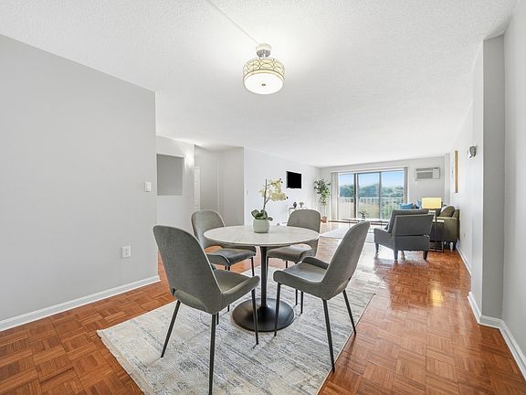 5th image of 131 Coolidge Ave APT 526