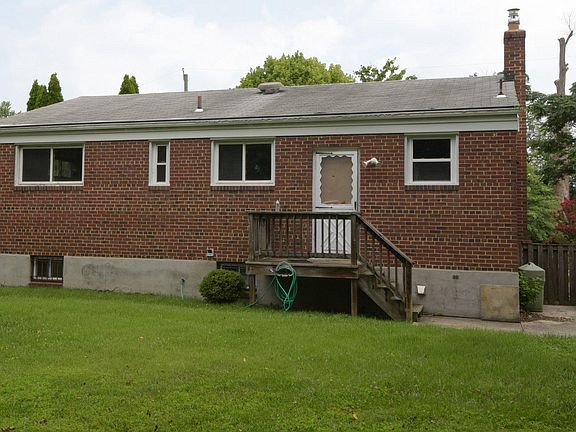 3rd image of 6815 Kingwood Dr