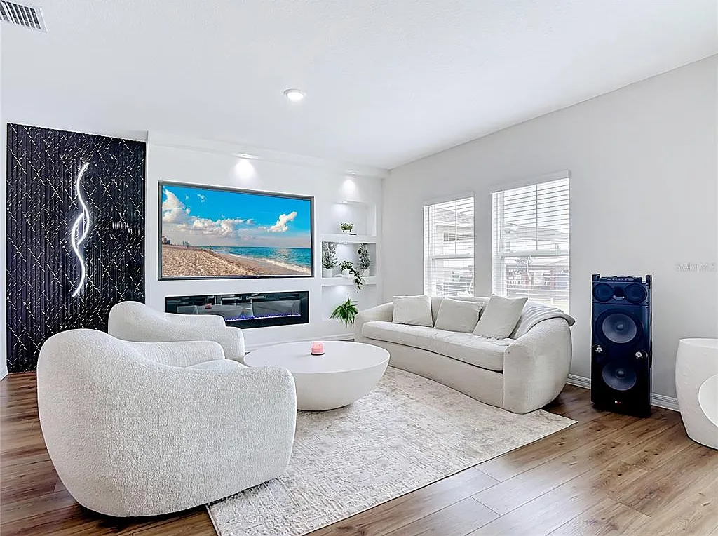 5 bed, 3.0 bath, 2443 sqft, $2,800 — Photo 3