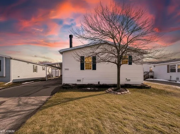 43510 Colonial Dr, Clinton Township, MI 48036