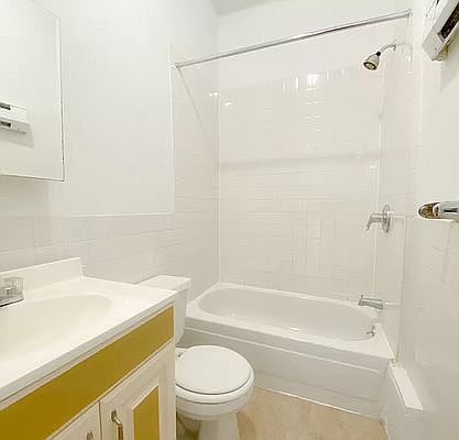 3rd image of 677 Lincoln Pl APT 2B