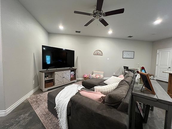4th image of 1163 W Swan St #201