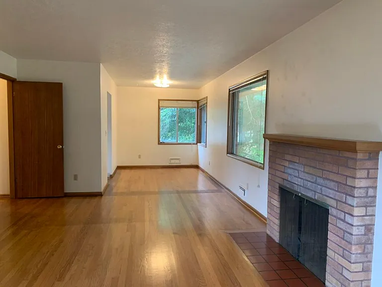 1328 NE 55th Ave — Photo 6