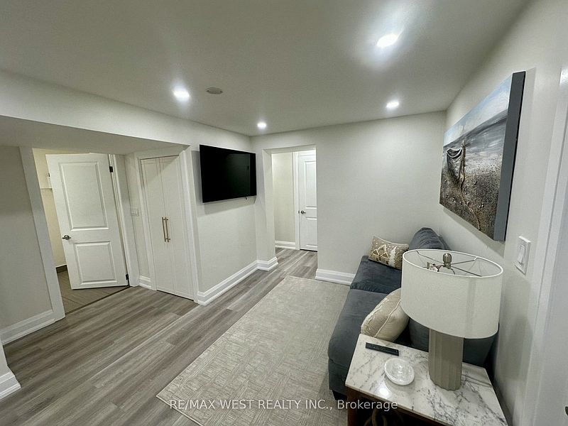 Toronto House for rent - 2 Bedrooms — photo 4