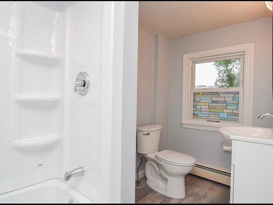 1st image of 282 Lynn St Floor 2