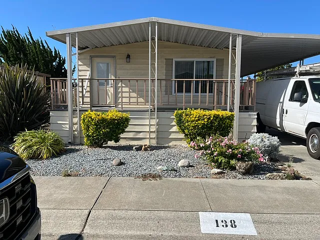 2 bed, 960 sqft, $2,590 — Photo 1
