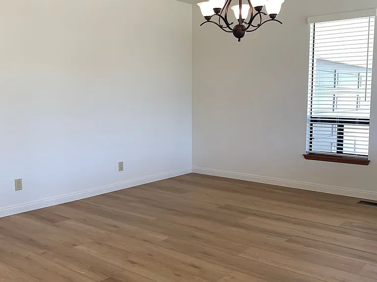 3747 Lincolnwood Dr — Photo 7