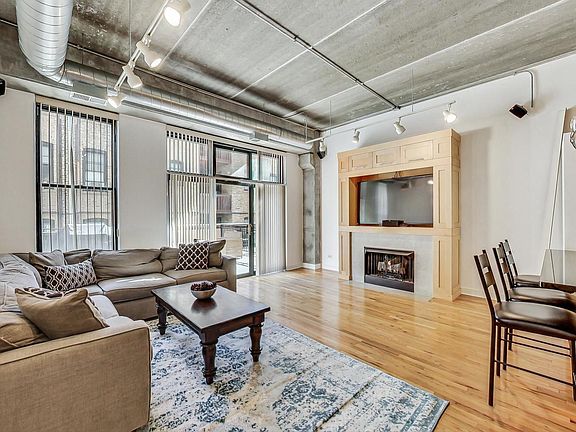 4th image of 1635 W Belmont Ave APT 211