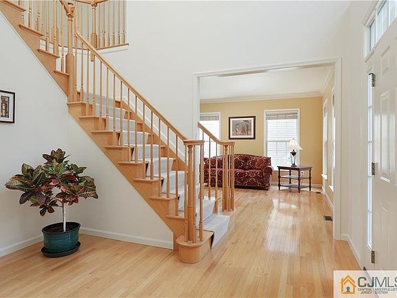 5th image of 3 Hemlock Ct