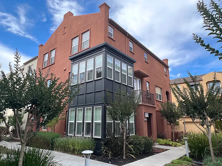 2842 Catalino St — Photo 1