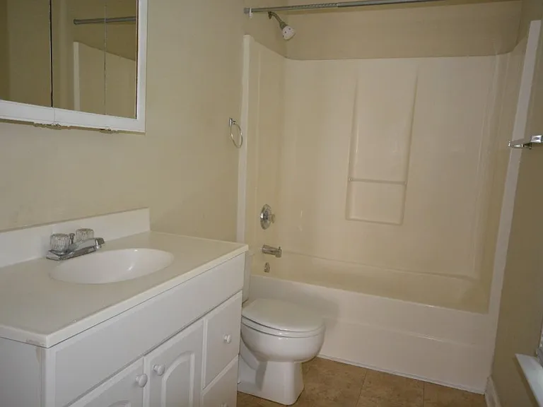 542 E Anderson St #A — Photo 2