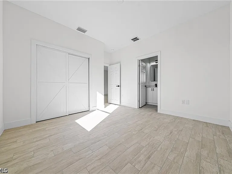 2222 Kenneth Ave S — Photo 10