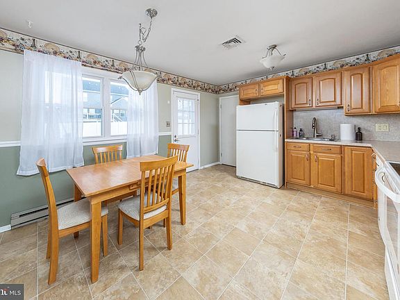 5th image of 178 Essex Ave