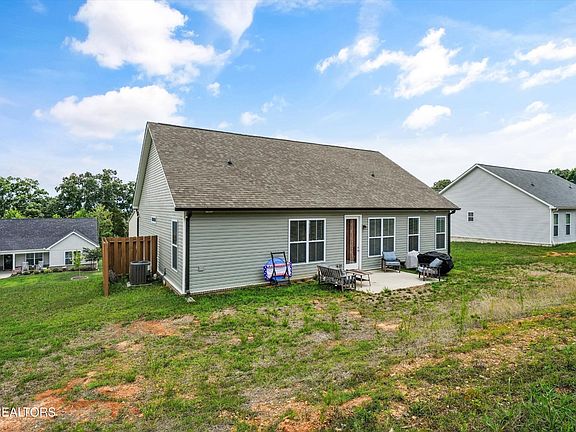 5th image of 8121 Chapel Hill Ln