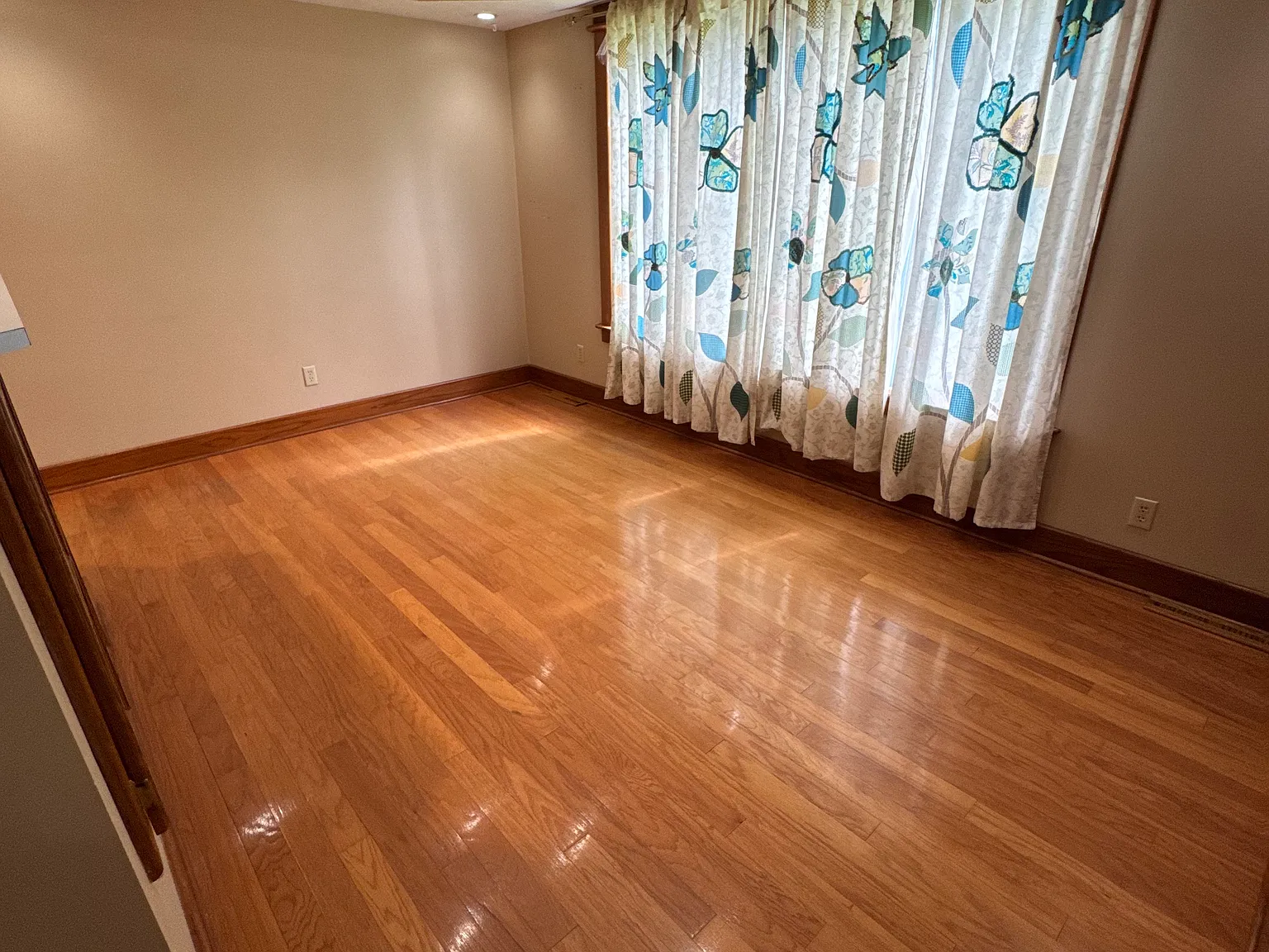 3 bed, 1850 sqft, $2,300 — Photo 4